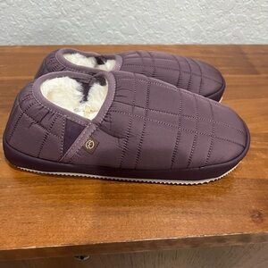 Magellan Outdoors Quilted Slippers - Purple- Size: 8 (NWOT)